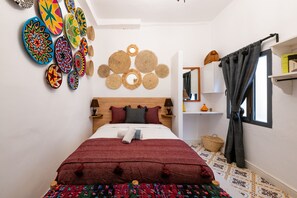 Fer et planche Ă repasser, accĂšs au Wi-Fi (inclus), literie fournie