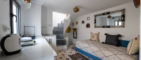 Een strijkplank/strijkijzer, gratis wifi, beddengoed