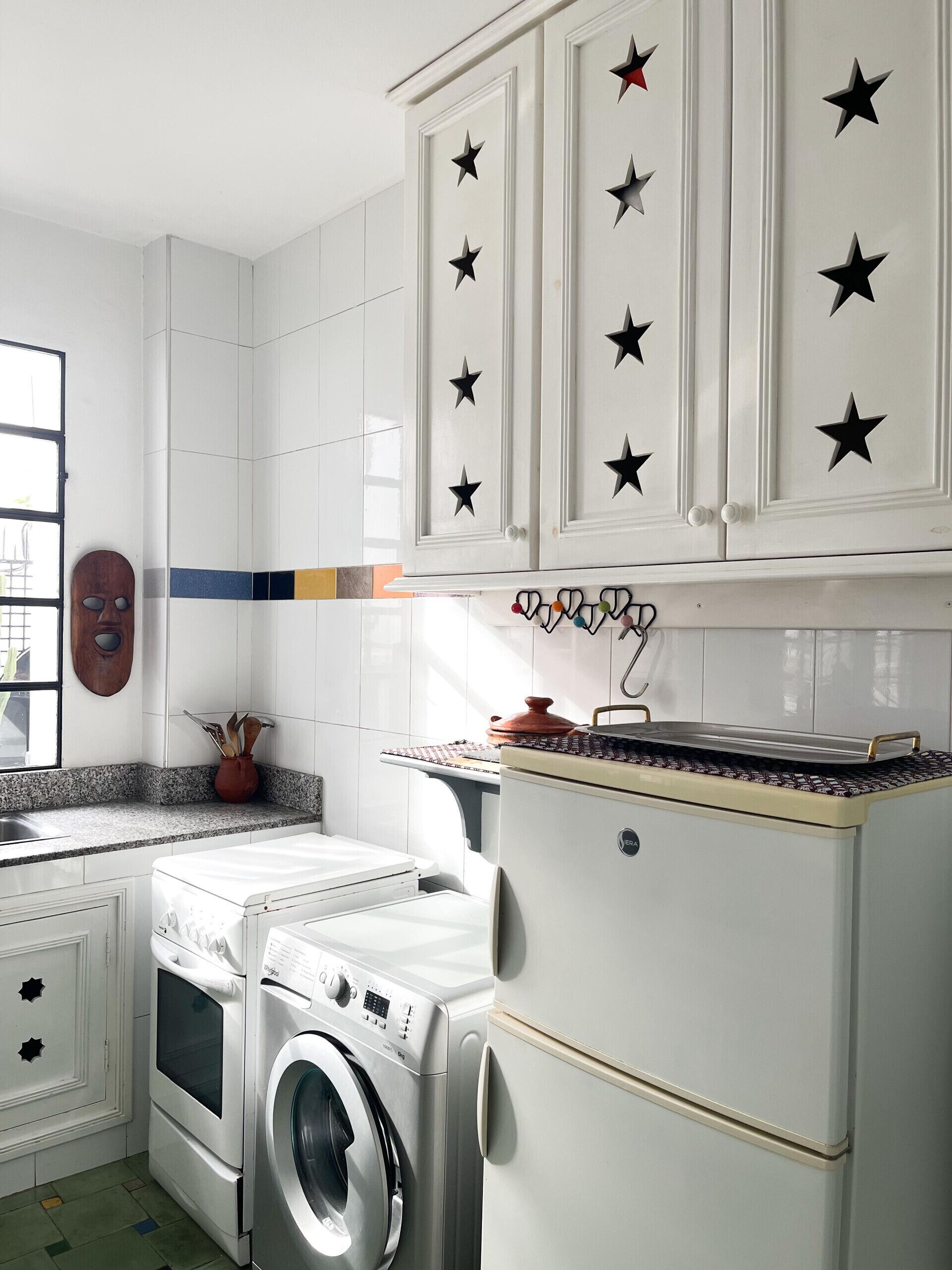 冰箱、微波炉、茶具/咖啡用具、电热水壶