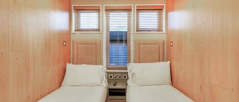 4 室のベッドルーム、WiFi (無料)