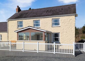 Exterior - 4 bedroom accommodation in Narberth (Narberth)