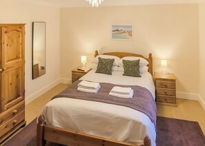 4 bedrooms - 4 bedroom accommodation in Narberth (Narberth)