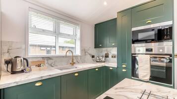 Fridge, oven, stovetop, toaster