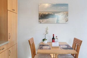 Dining - Holiday Apartment 'Gina's Lüttje Fewo' with Large Terrace and Garden (Nenndorf)