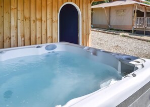 Bañera de hidromasaje exterior