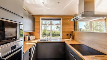 Réfrigérateur, four, plaque de cuisson, lave-vaisselle