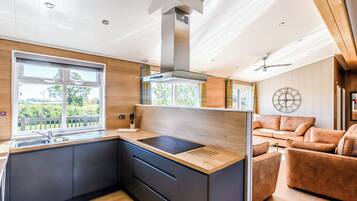 Réfrigérateur, four, plaque de cuisson, lave-vaisselle