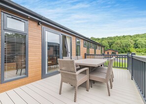 Outdoor dining - 4 bedroom accommodation in Caerwys (Caerwys)