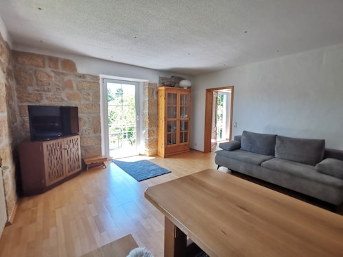 Ferienhaus 'Am Alten Steinbruch' mit gemeinsamer Terrasse, gemeinsamem Garten und Wi-Fi