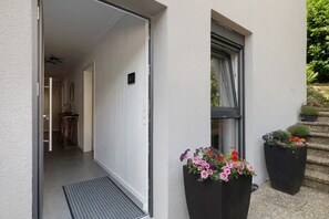 Exterior detail - Apartment 'Ferienwohnung' with Private Terrace, Private Garden and Wi-Fi (Sinsheim)