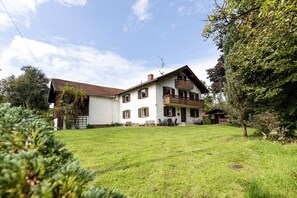 Exterior - Holiday Home 'Feilchenhof' with Private Terrace, Private Garden and Wi-Fi (Freilassing)