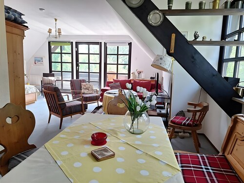 Ferienwohnung Königswinter" mit gemeinsamer Terrasse, Balkon und Wi-Fi