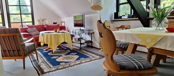 Apartment 'Ferienwohnung Königswinter' with Shared Terrace, Balcony and Wi-Fi