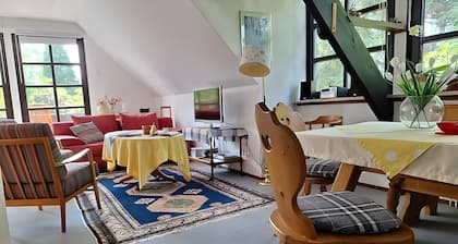 Ferienwohnung Königswinter" mit gemeinsamer Terrasse, Balkon und Wi-Fi