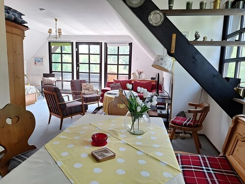Ferienwohnung Königswinter" mit gemeinsamer Terrasse, Balkon und Wi-Fi