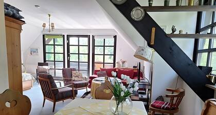 Ferienwohnung Königswinter" mit gemeinsamer Terrasse, Balkon und Wi-Fi