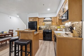 Fridge, microwave, oven, stovetop - Foxglove at Deer Valley by AvantStay | Hot Tub | Steps from Main Street (Park City)