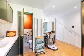 LÀgenhet (Stylish Islington Garden Flat Sleeps ) | Eget kök | Grytor/köksredskap