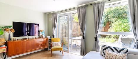公寓 (Stylish Islington Garden Flat Sleeps ) | 客廳 | 電視