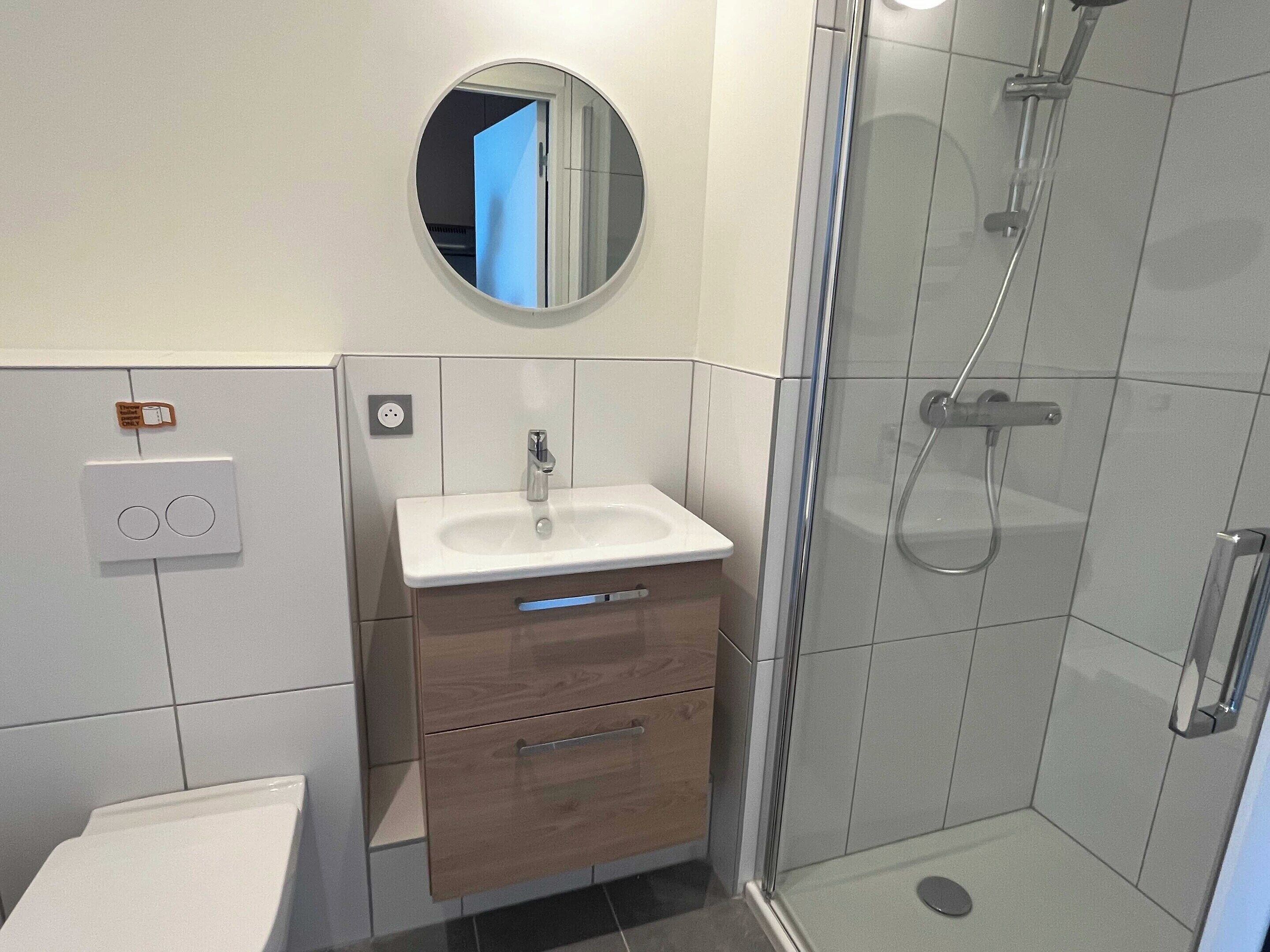 House | Bathroom | Hair dryer, towels, shampoo