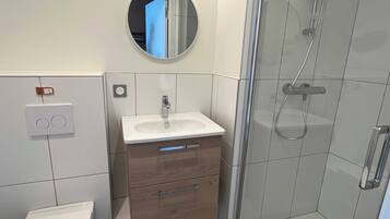 House | Bathroom | Hair dryer, towels, shampoo