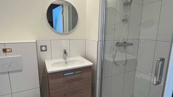 House | Bilik Mandi | Pengering rambut, tuala disediakan, syampu