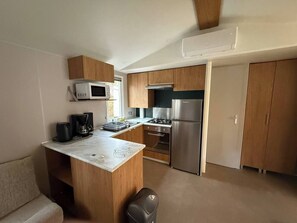Fridge, microwave, oven, stovetop - Mobile home B1Bis La Pointe (Capbreton)
