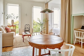 TV - Suite Alfonso XII (Vigo)