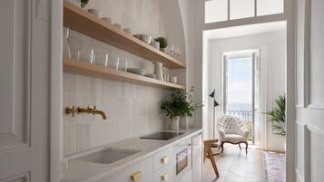 Coffee/tea maker, fridge, microwave, oven