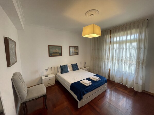 4 soverom, strykejern/-brett, wi-fi (inkludert) og sengetøy