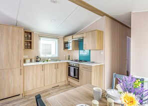 Refrigerador, horno, placa de cocina, tostadora