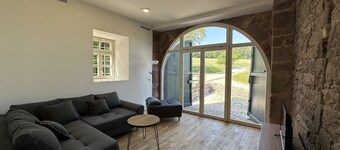 Apartment 'Wiesenblick' with Private Terrace, Shared Garden and Wi-Fi