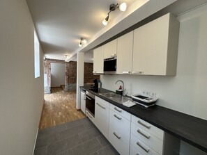 Fridge, oven, stovetop, coffee/tea maker - Apartment 'Wiesenblick' with Private Terrace, Shared Garden and Wi-Fi (Marxzell)