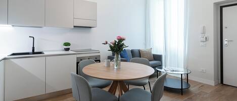 Apartment (1 Bedroom) | Private kitchen | Microwave, oven, electric kettle, high chair