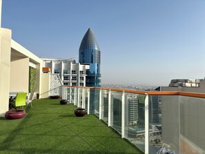 Deluxe Penthouse, 1 Bedroom, Balcony, Canal View | Terrace/patio - 1BR Penthouse in Millenium Binghatti (Dubai)