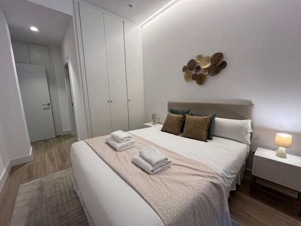 2 chambres, fer et planche à repasser, Wi-Fi, draps fournis