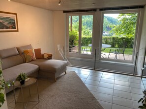 TV - Apartment 'Höhneck' with Mountain View, Private Terrace and Wi-Fi (Alpirsbach)