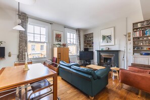 Lejlighed (Stylish Hampstead Retreat by the Heat) | Stue