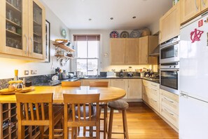 Apartment (Stylish Hampstead Retreat by the Heat) | Private kitchen