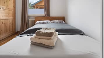 1 bedroom, free WiFi, bed sheets