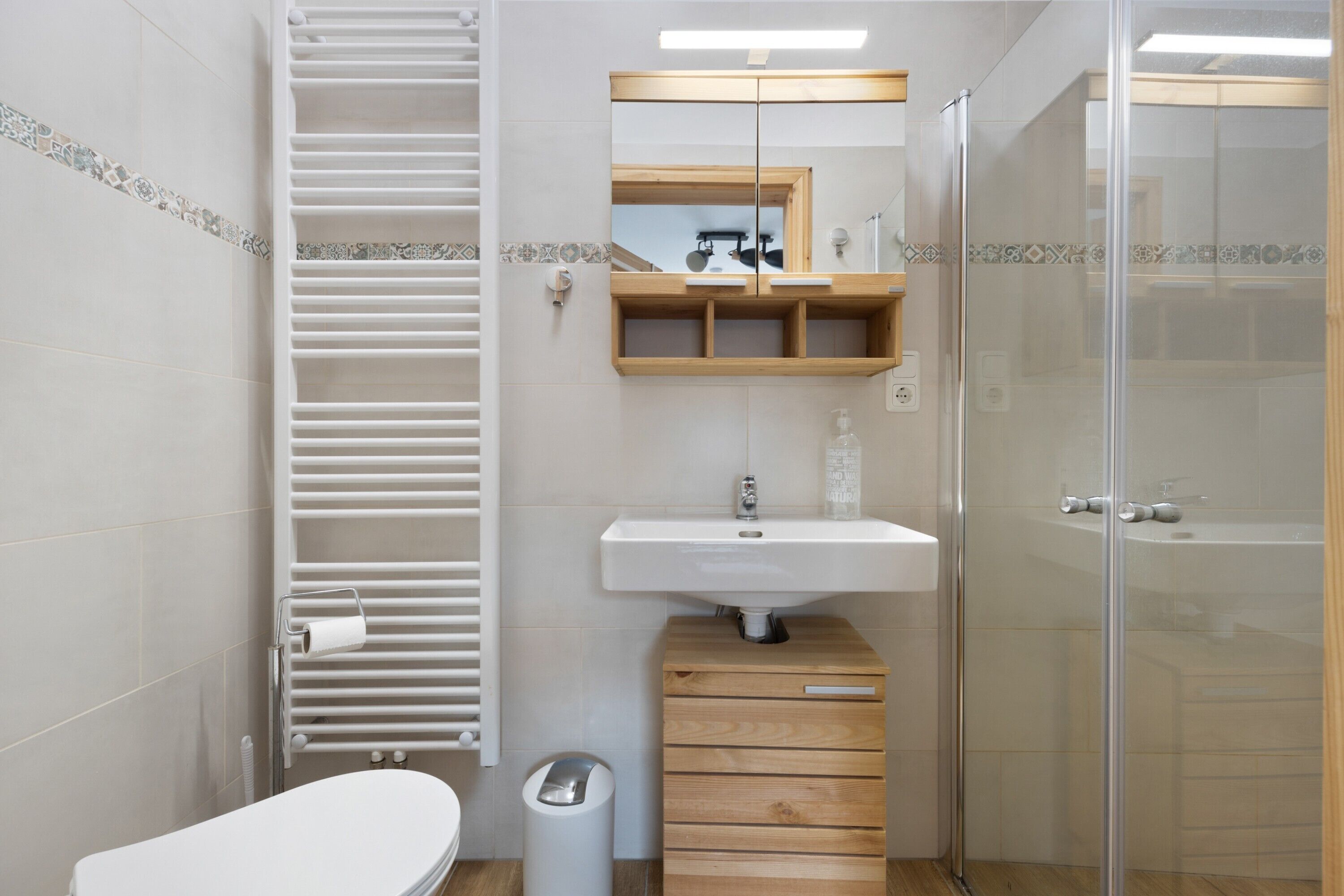 Een douche, handdoeken