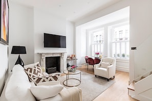 Exterior - Elegant South Kensington Retreat w/ Outdoor Spaces (London)