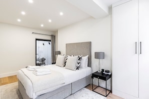 Exterior - Elegant South Kensington Retreat w/ Outdoor Spaces (London)