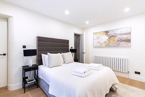 Apartment (Elegant South Kensington Retreat w/ O) | 2 bedrooms, free WiFi - Elegant South Kensington Retreat w/ Outdoor Spaces (London)