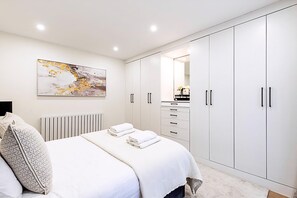 Apartment (Elegant South Kensington Retreat w/ O) | 2 bedrooms, free WiFi - Elegant South Kensington Retreat w/ Outdoor Spaces (London)