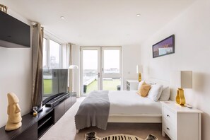Exterior - Stunning Brentford Penthouse (Brentford)