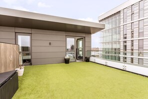Exterior - Stunning Brentford Penthouse (Brentford)