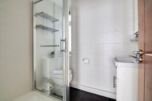 Apartment (Lovely Charing Cross Apartment) | Bathroom - Lovely Charing Cross Apartment (London)