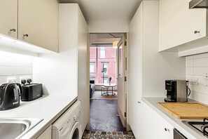 Private kitchen - Cosy Camden Retreat Near Markets & Tube (London)