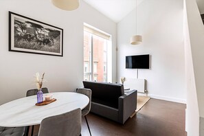 Apartment (Cosy Camden Retreat Near Markets & Tu) | Living room